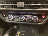 フロント両席にはシートヒーターが付いています!寒い日に便利な装備ですね。