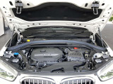 直列4気筒DOHCディーゼル。出力140kW〔190ps〕/4,000rpm(カタログ値)、トルク400Nm〔40.8kgm〕/1,750-2,500rpm(カタログ値)♪