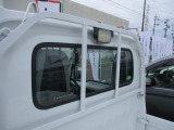 荷台のライトも付いてて夜の作業もOK
