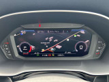 スピードメーターなどの運転に必要な計器とともに、オーディオ・電話の操作画面や地図などを表示。レイアウトはステアリングスイッチで切り替えでき運転に集中しながら必要な情報を瞬時に得ることが可能。