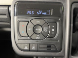 【オートエアコン】一度お好みの温度に設定すれば、車内の温度を検知し風量や温度を自動で調整。暑い…寒い…と何度もスイッチ操作をする必要はありません。快適な車内空間には必須の機能ですね♪