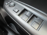 パワーウィンドウは運転席のスイッチのみオート機能も装備されております。ウィンドウロックも装備されているので、お子様と一緒の時も安心ですね。