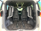 普段のお買い物や通勤、送迎等に十分な荷室スペースを確保しております。セカンドシートを倒すと、大きな荷物の積載も可能です♪