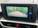【バックカメラ】駐車時に後方がリアルタイム映像で確認できます。大型商業施設や立体駐車場での駐車時や、夜間のバック時に大活躍!運転スキルに関わらず、今や必須となった装備のひとつです!