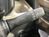 【オートライト】周りの明るさに応じて自動でヘッドライトの点灯・消灯ができる機能です!ライトの付け忘れ・消し忘れなどが無くなり、雨の日や夕方の走行も安心!トンネル通過時も便利ですね♪