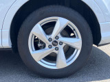 18インチ純正アルミホイール装備 全車両に標準装備の純正アルミホイールは、純正ならではのバランスの良いデザインと、走行安定性をお楽しみ頂けます。