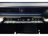 ★エアコンはオートタイプが装着済みです!オートモードにしておけば、車内温度を設定するだけで風の料や吹き出し口の切り替えを機械が行ってくれます!一年中快適な環境を作れますよ♪