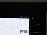 日産純正ナビゲーションMM318D-Wが付いています。