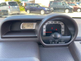 整備スタッフは国家資格を持つプロの整備士です。車検の受入/中間/完成検査と保安基準発行のすべても自社で行います。