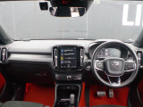 XC40 T4 AWD Rデザイン 4WD 4WD サンルーフ