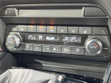 【シートベンチレーション】夏場は涼しい風でお尻や背中の熱やムレを防ぎ、冬はエアコンよりも早く温まってポカポカに!季節を問わず快適に過ごせます。