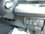 後ろのスライドドアは、運転席にいながら開閉操作ができます♪お子様の送迎時など、とっても便利な機能です♪