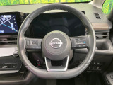 インテリアに合わせたデザインのステアリングは、運転される方のことも考え、運転しやすい形状、大きさです。是非一度、実際に触ってお確かめください。