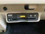 ETCもついています。高速道路の料金所の通過も楽々です!。 カードの取り出しもしやすい場所についています。