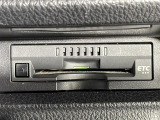 【ETC】有料道路を利用する際に料金所で停止することなく通過できる、ETC車載器(ノンストップ自動料金収受システム機器)が装備されています。セットアップを行うことで利用可能になります。