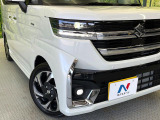 【LEDヘッドライト】悪天候や夜間走行時も良好な視界を確保し安心して運転できる高輝度LEDヘッドライトを装備!点灯速度が早く、消費電力も抑えられています。