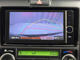 バックでの駐停車時に助かるバックモニター付きです。