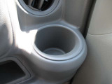 運転席側にドリンクホルダーあります!運転中でも手が届きやすい位置にあって便利です♪