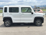 【届出済未使用車とは】自動車の分類では「新車」「中古車」この2種類しかありません。走行距離が100km未満かつ初度登録または初度届出された車両を「届出済未使用車」と呼んでいます。