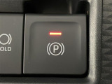 【電動パーキングブレーキ】パーキングブレーキを指先だけで操作可能です!力の弱い人にも安心してブレーキをかけていただけます!