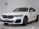 【BMWの伝統】BMWのお車は、“駆け抜ける歓び”を意識し、走行の安定性とコーナリングの良さを追求し、思い通りにハンドルの操作可能です。