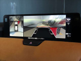 360度ビューモニター 4つのカメラで前後左右、俯瞰映像を表示、ドライバーからは見えない領域の危険認知をサポートするシステム搭載しています。便利ですが過信をしないで、目視確認を忘れずにお願いします!