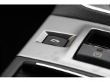 ヒルスタートアシストスイッチ。坂道での、ブレーキペダルから足を離してもブレーキ力を一時的に(1?2秒間)キープして、スムーズな坂道発進をサポートします。