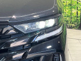 【LEDヘッドライト】悪天候や夜間走行時も良好な視界を確保し安心して運転できる高輝度LEDヘッドライトを装備!点灯速度が早く、消費電力も抑えられています。