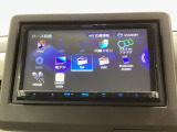 ナビゲーションはフルセグTV、インターナビ対応のGathers純正メモリーナビを搭載しています。Bluetoothオーディオ機能がありますので、スマートフォンなどの音楽も再生できます。