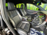 運転席まわりには十分なスペースがあり、大柄な方でもゆったり運転していただける環境です。