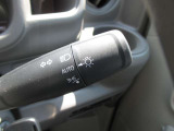 車外の明るさに応じでライトを点灯、消灯してくれるオートライト機能です☆お天気の良い昼間のトンネル走行などオートにしてると便利で安心です☆エンジン停止時にライトの消し忘れも無くなります☆