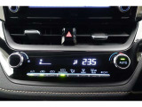 ★エアコンはオートタイプが装着済みです!オートモードにしておけば、車内温度を設定するだけで風の料や吹き出し口の切り替えを機械が行ってくれます!一年中快適な環境を作れますよ♪