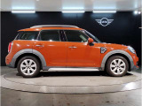 ☆MINIの車の始まりは大人四人がギリギリ乗れるコンパクトな車です!!今となっては3ナンバーですが、もともとは5ナンバーの車でした!!