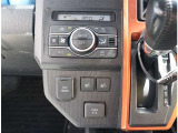 『1台』のお車に対して、3名体制で日々議論を重ね仕入れを行っております。