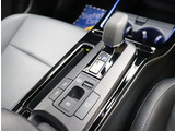 『1台』のお車に対して、3名体制で日々議論を重ね仕入れを行っております。
