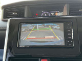 バックガイドモニターで、後方を確認しながら安心して駐車することができます。運転初心者も熟練者も必須の機能ですよ!