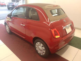 ひと目で『500C』とわかる個性あふれるイタリアンデザイン。お日様やそよ風といっしょに走る爽快なドライブが似合う、アイコニックなエクステリア。