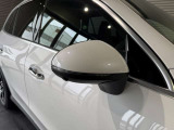 メルセデスの認定中古車「サーティファイドカー」には、最大100項目にも及ぶ点検・整備項目が設定されています>