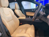 XC60 リチャージ PHEV T8 AWD インスクリプション 4WD 