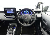 スポーティームード溢れる運転席周りですね。 クイックなドライビングに対応できるよな運転席回りになっています。 ドライブがますます楽しくなりますね!
