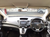 【前方視界】開放的な前方視界!運転がしやすく疲れにくいです♪窓が大きく、見通しがとっても良いおクルマですよ♪