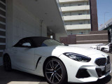 ご購入後の保証【1年または2年】は全国のBMW正規ディーラーにてご対応できます。保証期間中に万が一トラブルが発生した場合でも安心!緊急連絡の24時間フリーダイヤルで対応します。