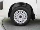 タイヤサイズは 155/80 R14 です。