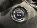 エンジンスタートスイッチです。キーが車内にあれば、エンジンの始動や停止はスイッチを押すだけ!キーを取り出す手間を省き、ワンプッシュで操作できるので簡単でスムーズです。