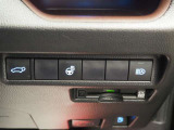 ステアリングヒーターもついておりますので寒い時期でも快適に運転することができます。