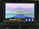 【バックカメラ】運転が苦手な方も車庫入れラクラクです!ギアをリバースに入れれば自動的に切り換わりますので、面倒な操作は不要です♪狭い駐車場もお車を傷つけず安心ですね!