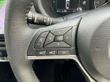 ナビの音量など車両情報を手元で操作できるハンドルスイッチ付き。