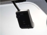 ◆ドライブレコーダー◆映像・音声などを記録する自動車用の装置です。 もしもの事故の際の記録はもちろん、旅行の際の思い出としてドライブの映像を楽しむことができます。