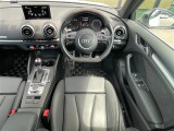 RS3セダン 2.5 4WD 本革シート