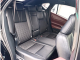 『1台』のお車に対して、3名体制で日々議論を重ね仕入れを行っております。